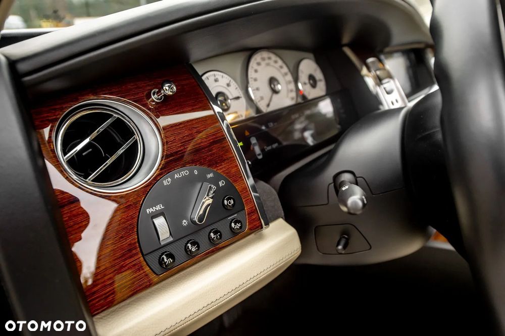 Rolls-Royce Ghost - 30