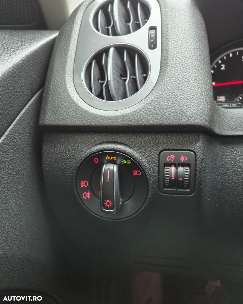 Volkswagen Tiguan 2.0 TDI SCR BlueMotion Technology Sport & Style - 10