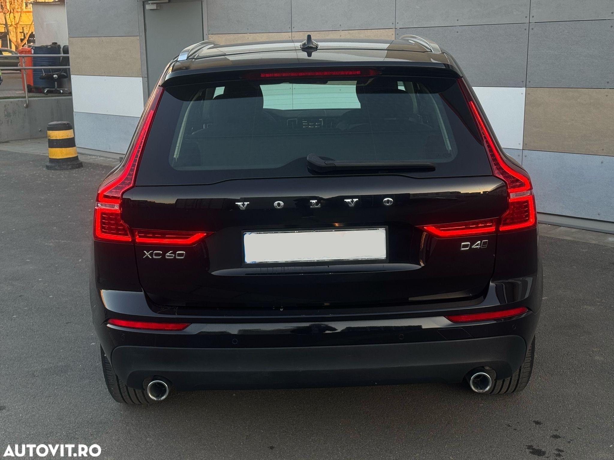 Volvo XC 60 D4 AWD Geartronic Momentum - 4