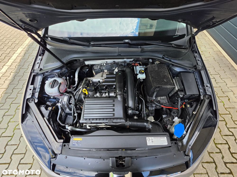 Volkswagen Golf - 32