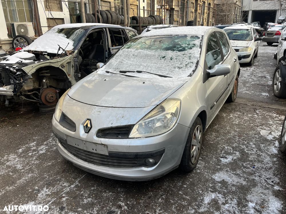 Dezmembrez Renault Clio 3 gri argintiu benzina 2007 - 5