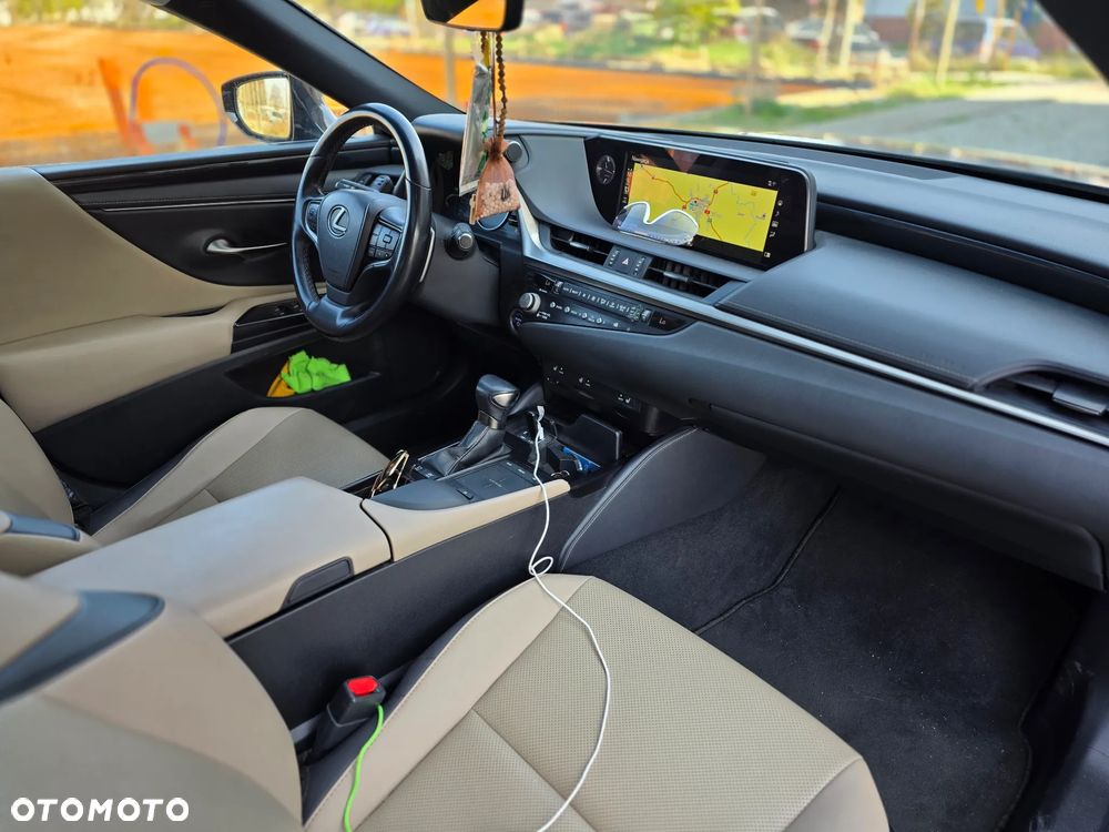 Lexus ES 300h Prestige - 16