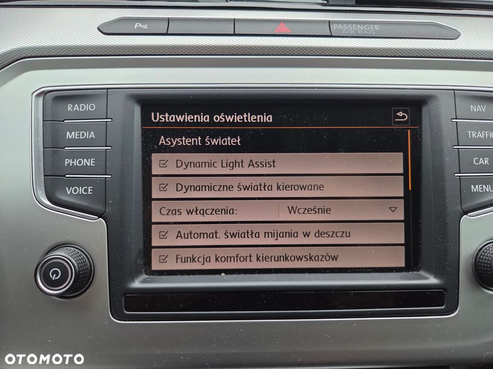 Volkswagen Passat 1.8 TSI BMT Comfortline - 30