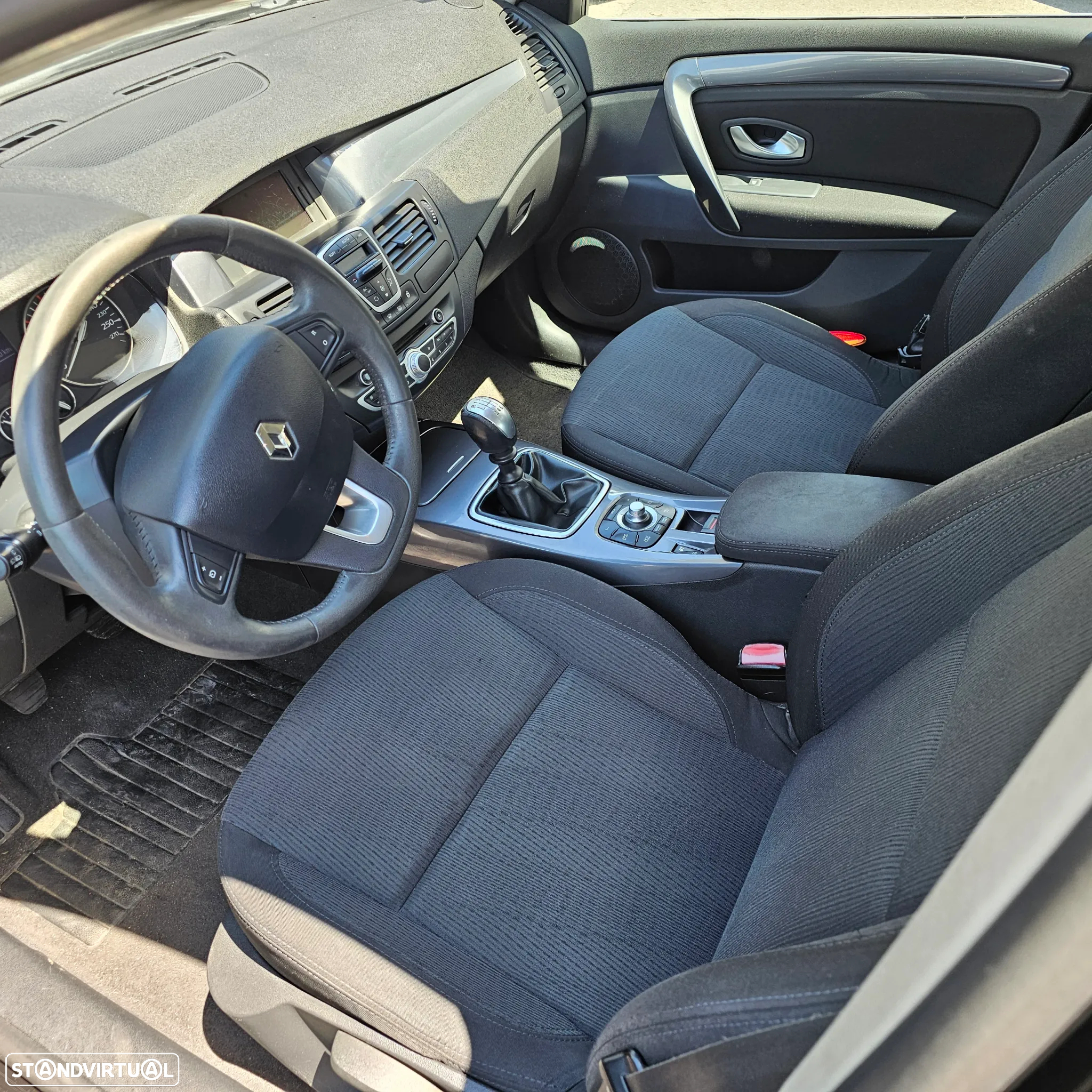 Renault Laguna 1.5 dCi Black Line - 24
