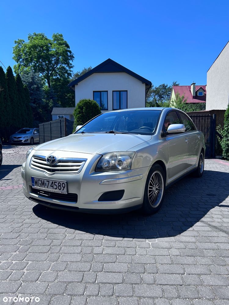 Toyota Avensis 1.6 VVT-i Luna - 1