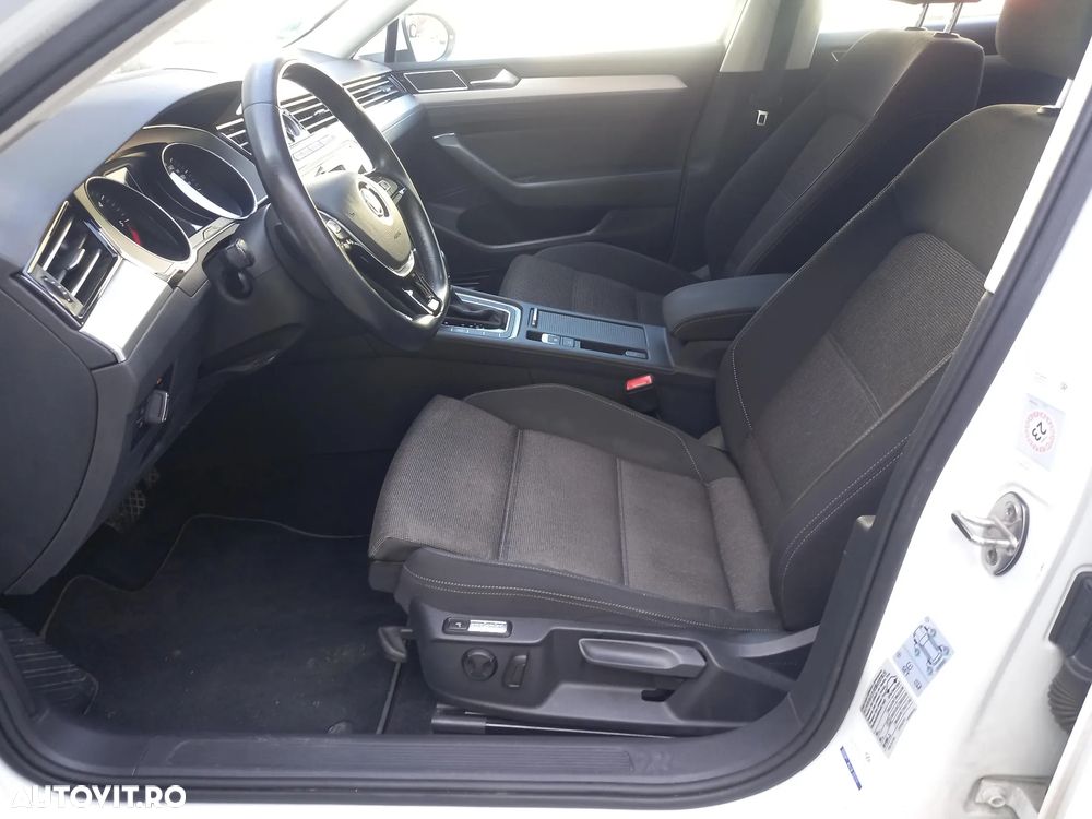 Volkswagen Passat 2.0 TDI SCR DSG Comfortline - 11