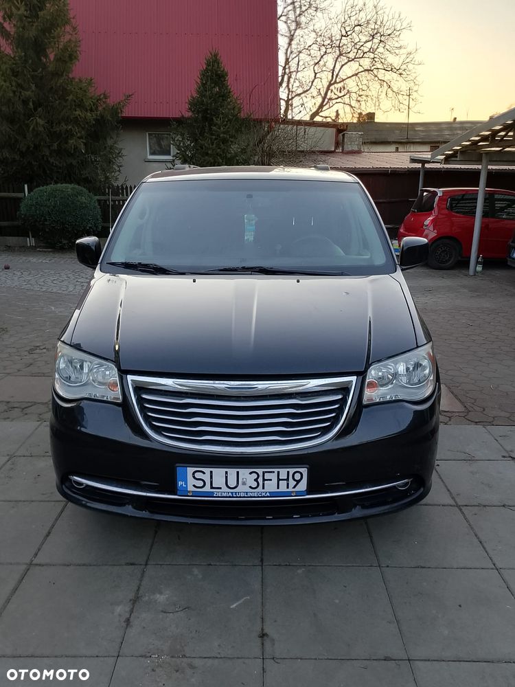 Chrysler Town & Country - 1