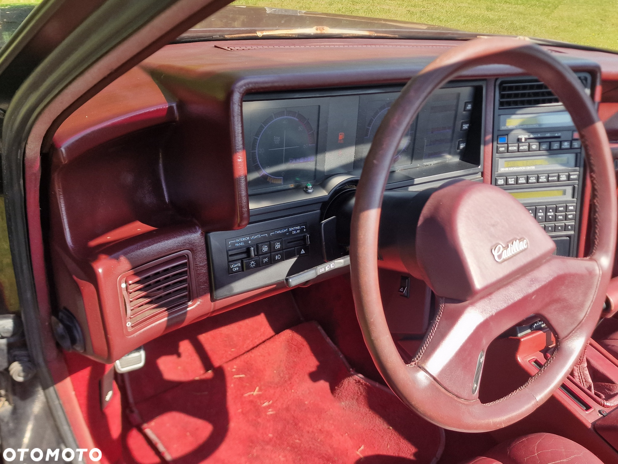 Cadillac Allante - 30