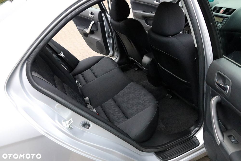 Honda Accord 2.0 i Executive - 27