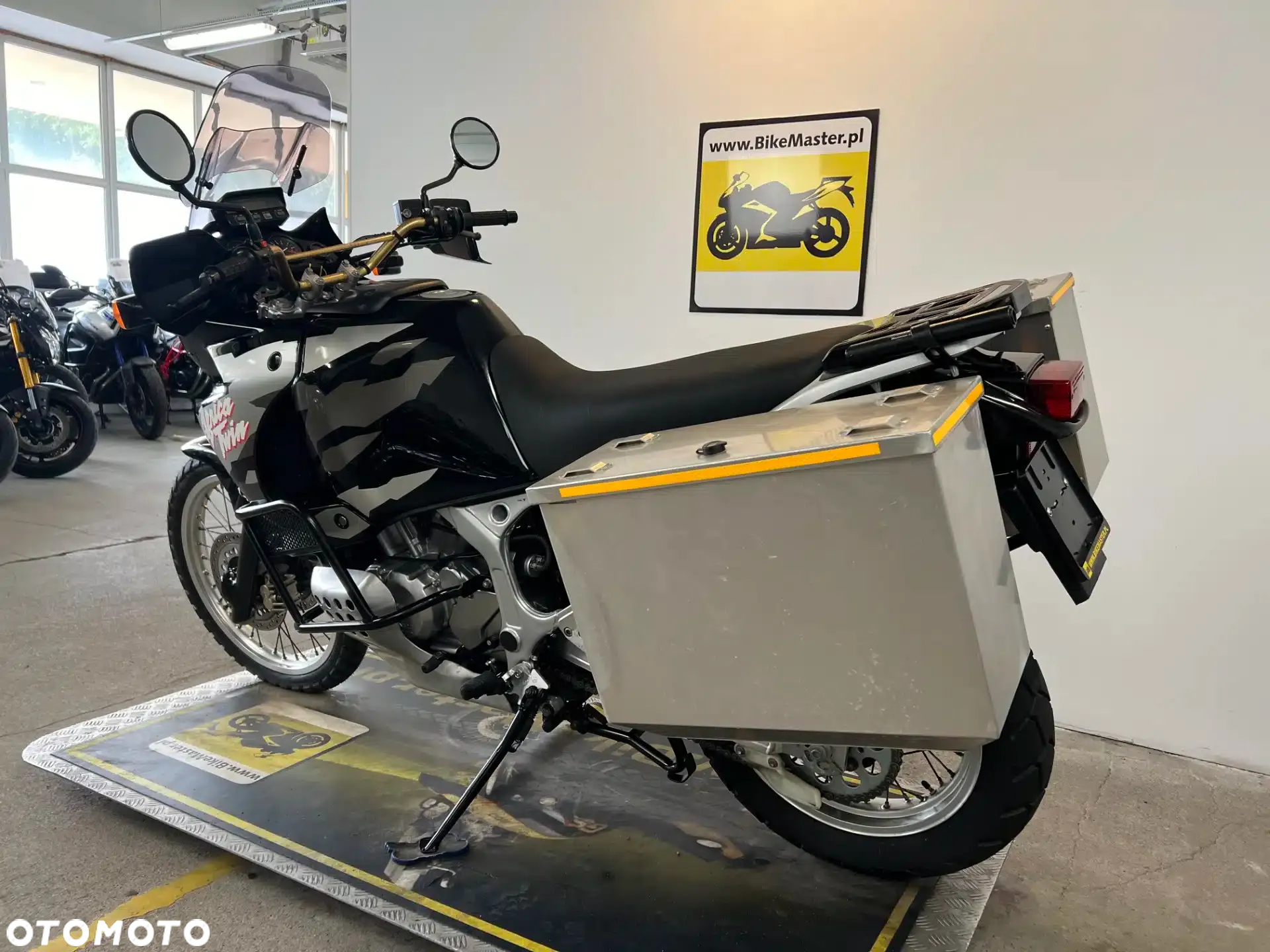 Honda XRV - 6