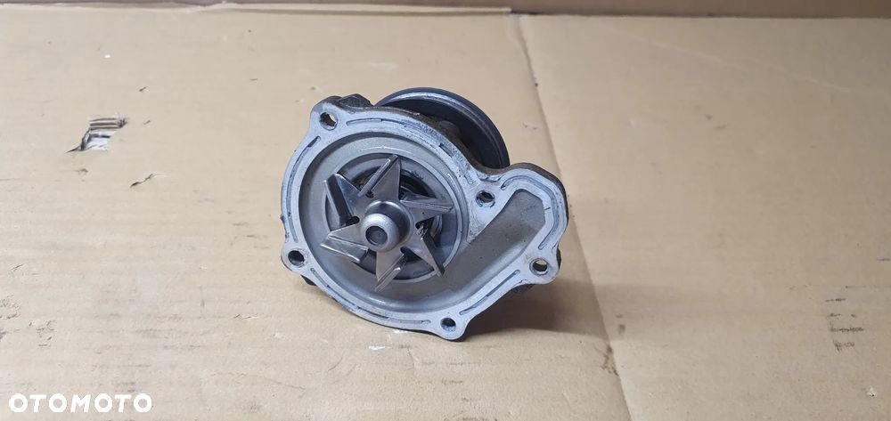 Pompa wody koło Nissan Note E11 1.4 16V - 3