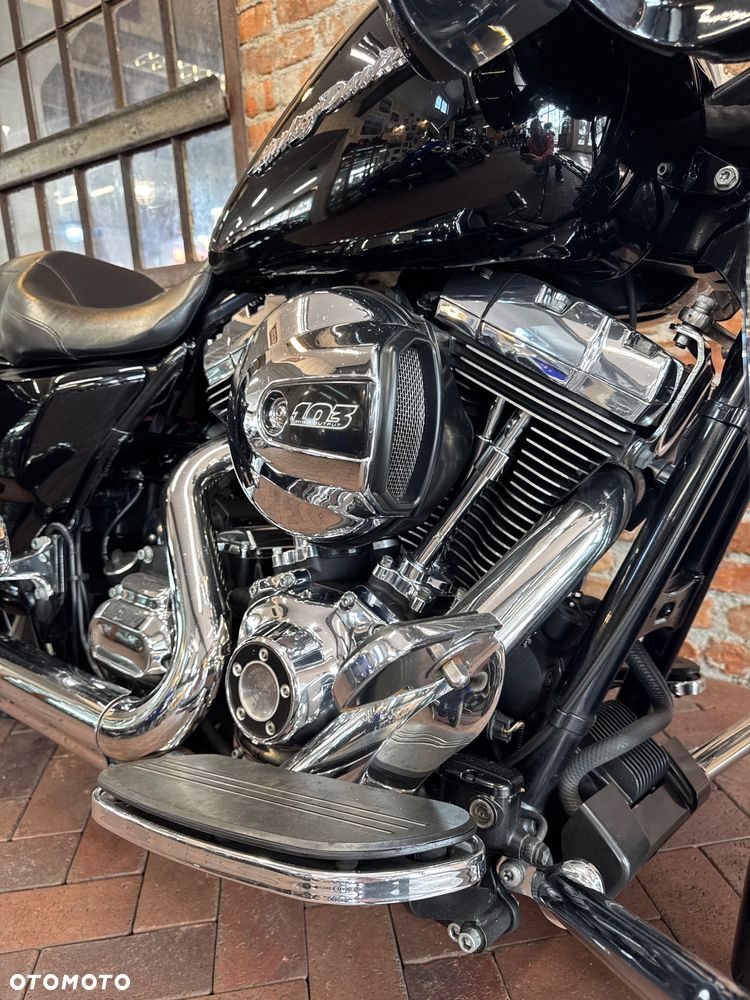 Harley-Davidson Touring Road Glide - 14