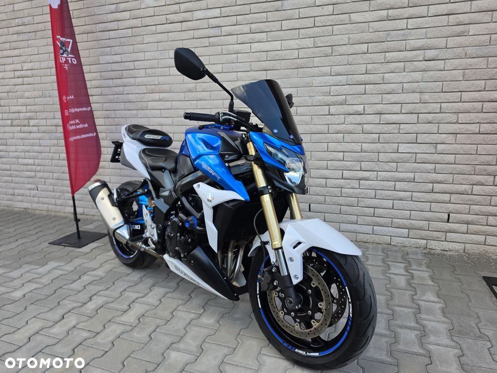 Suzuki GSR - 11