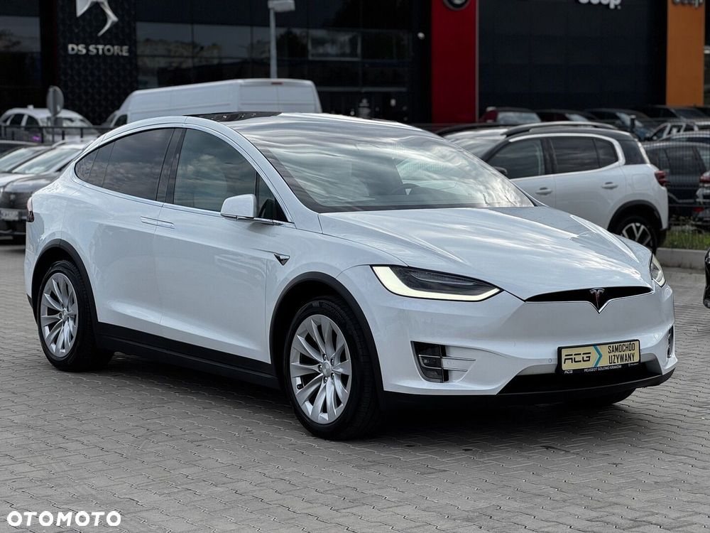 Tesla Model X - 3