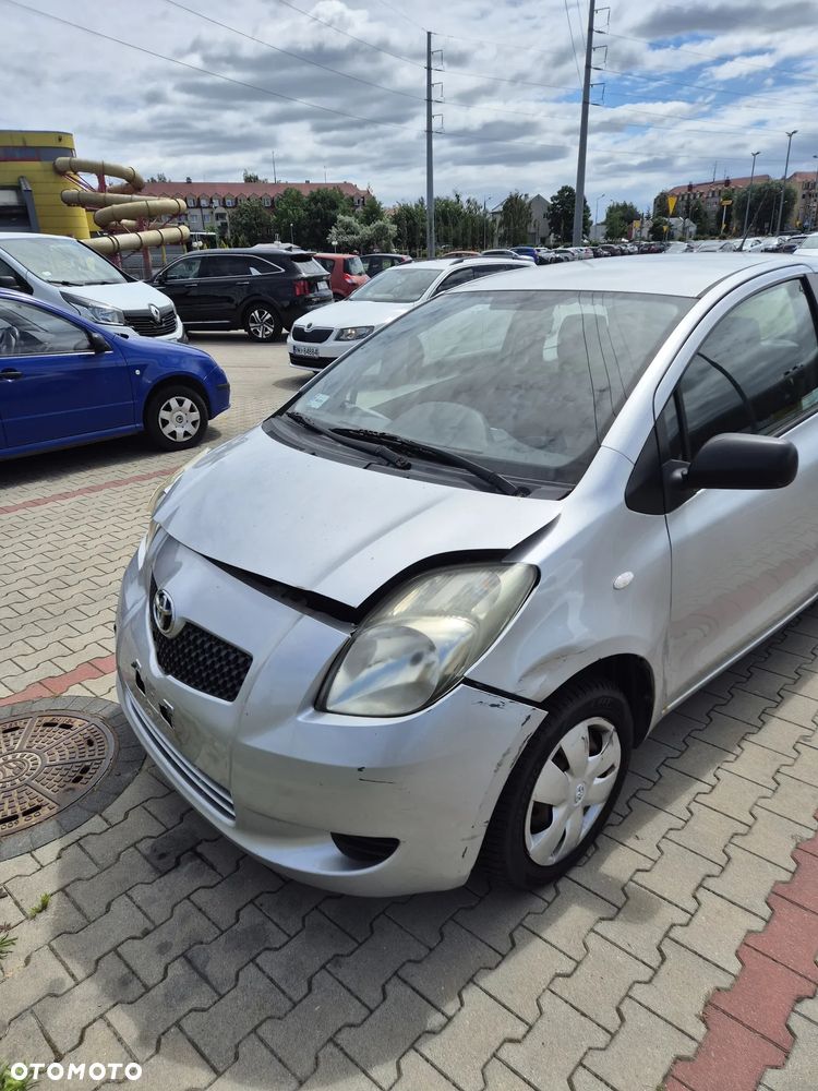 Toyota Yaris - 1