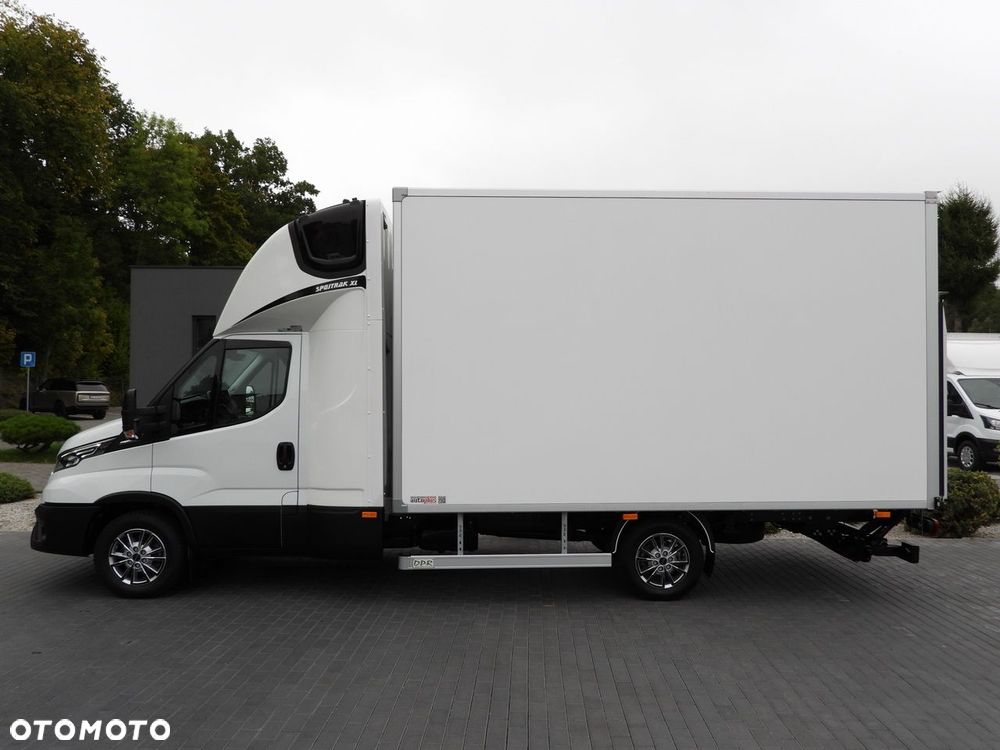 Iveco DAILY 35S18 KONTENER HI-MATIC WINDA 8 PALET TEMPOMAT NAWIGACJA LEDY PNEUMATYKA AUTOMAT HI-MATIC KLIMATYZACJA  180KM - 9