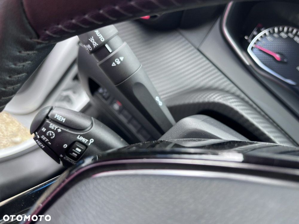 Peugeot 208 - 30