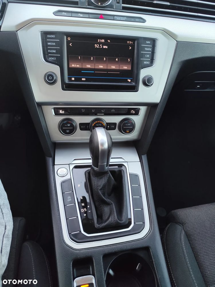 Volkswagen Passat Variant 2.0 TDI SCR DSG Comfortline - 22