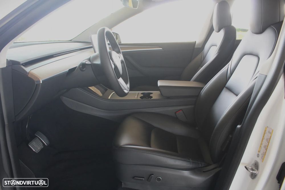 Tesla Model Y Long Range Dual Motor AWD - 37