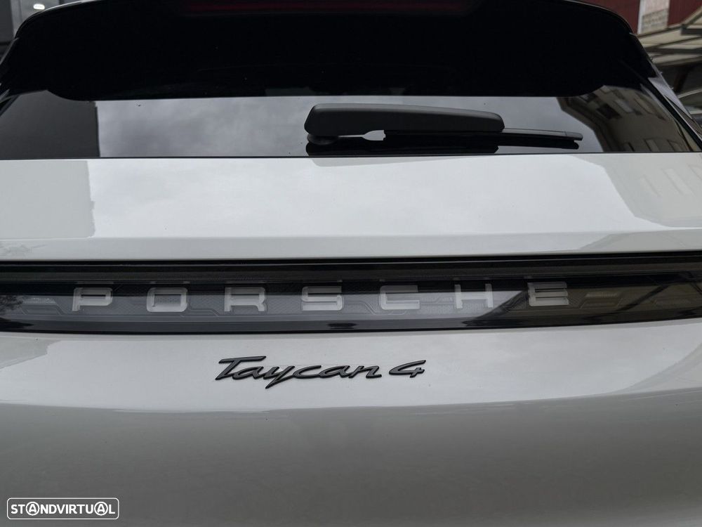 Porsche Taycan Cross Turismo 4 - 14