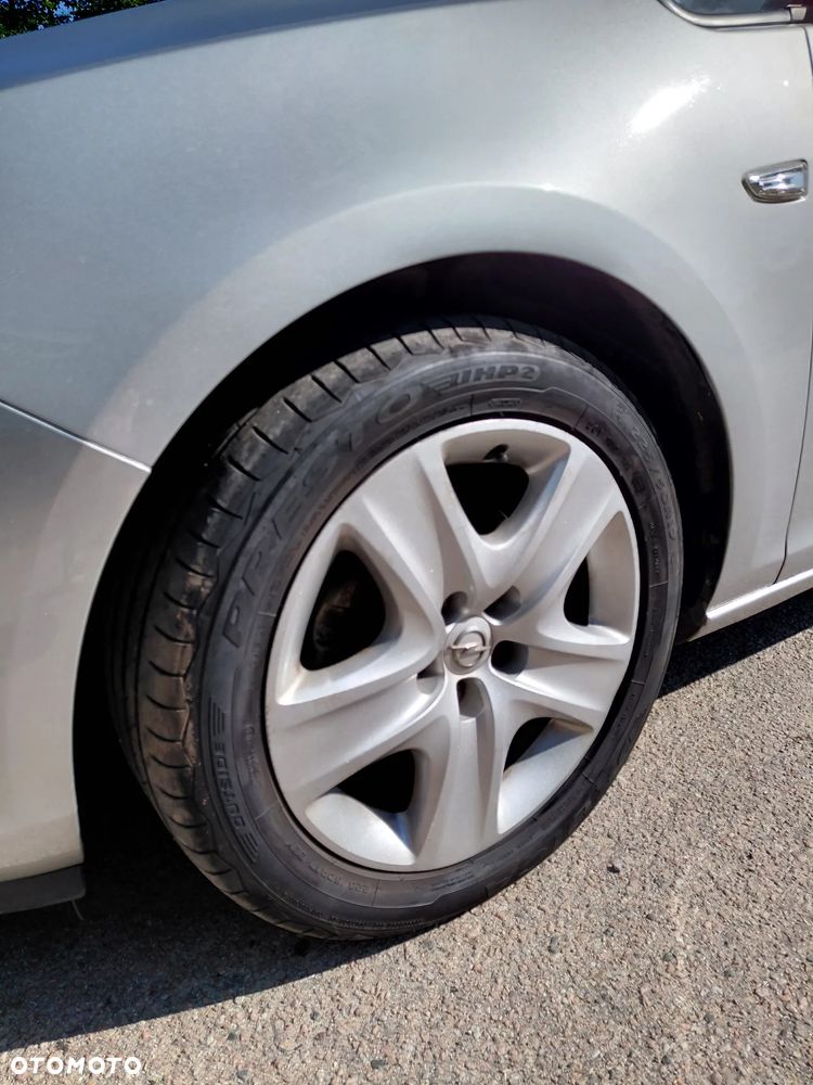 Opel Astra 1.7 CDTI DPF Cosmo - 9