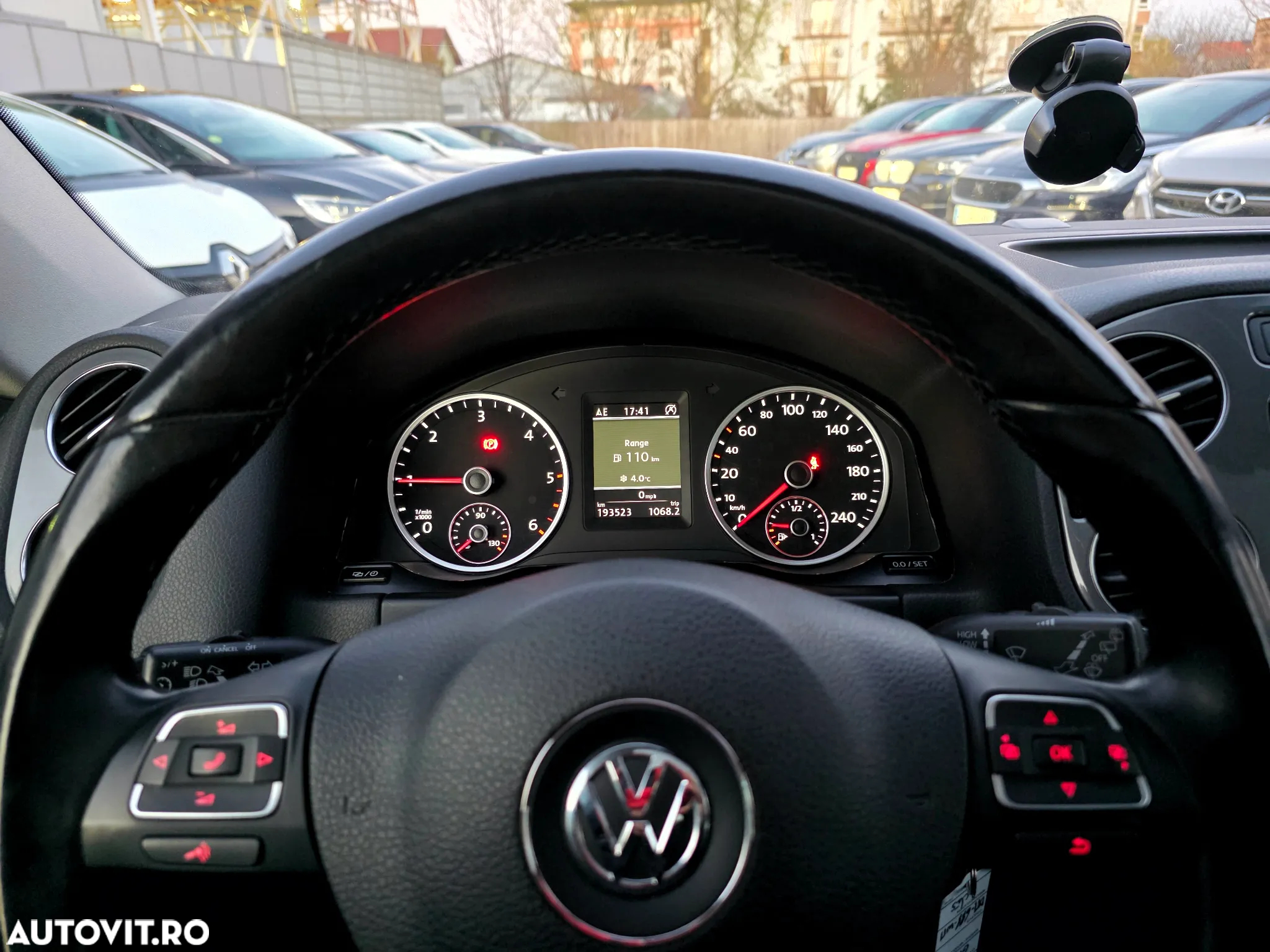 Volkswagen Tiguan 2.0 TDI DPF BlueMotion Technology Exclusive - 25