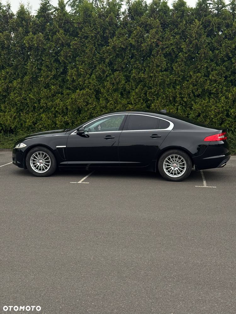 Jaguar XF 2.0 T Luxury - 10