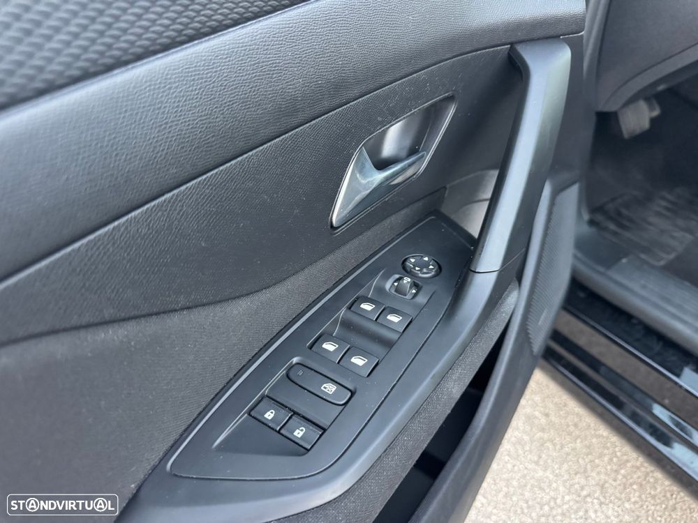 Peugeot 308 1.2 PureTech Allure Pack EAT8 - 26