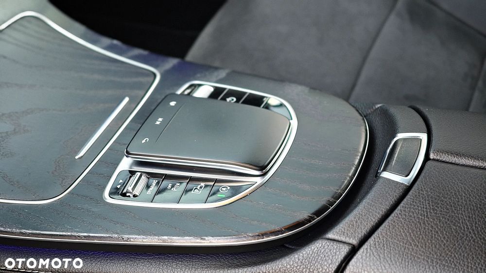 Mercedes-Benz Klasa E 220 d 4-Matic AMG - 35