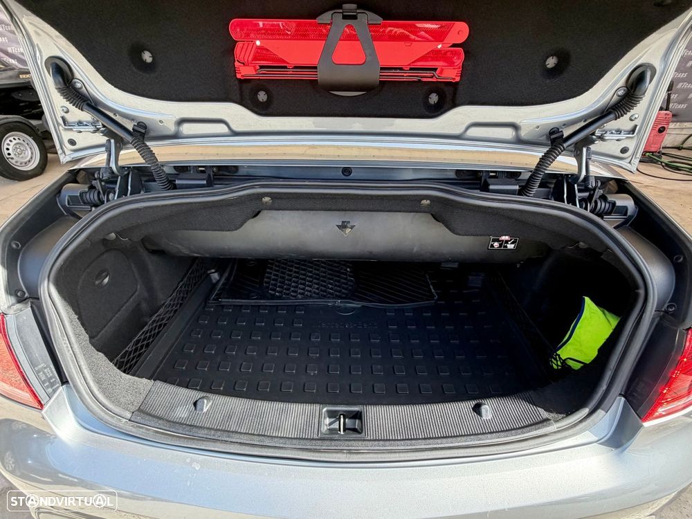 Mercedes-Benz E 220 CDI Avantgarde BlueEfficiency Auto. - 25