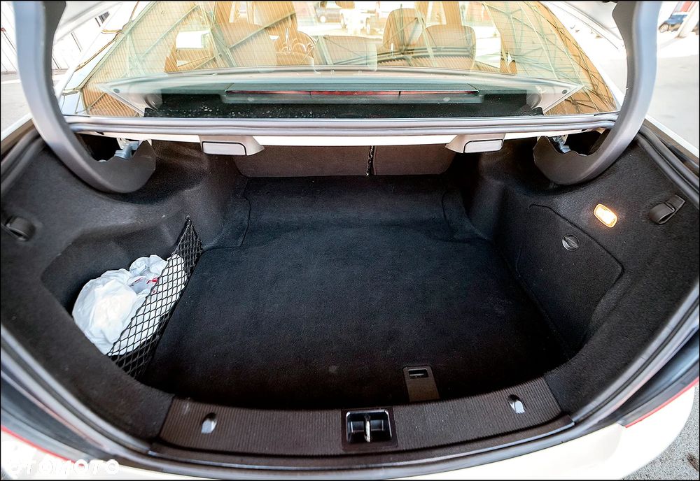 Mercedes-Benz Klasa C 180 BlueEFFICIENCY 7G-TRONIC Avantgarde - 39