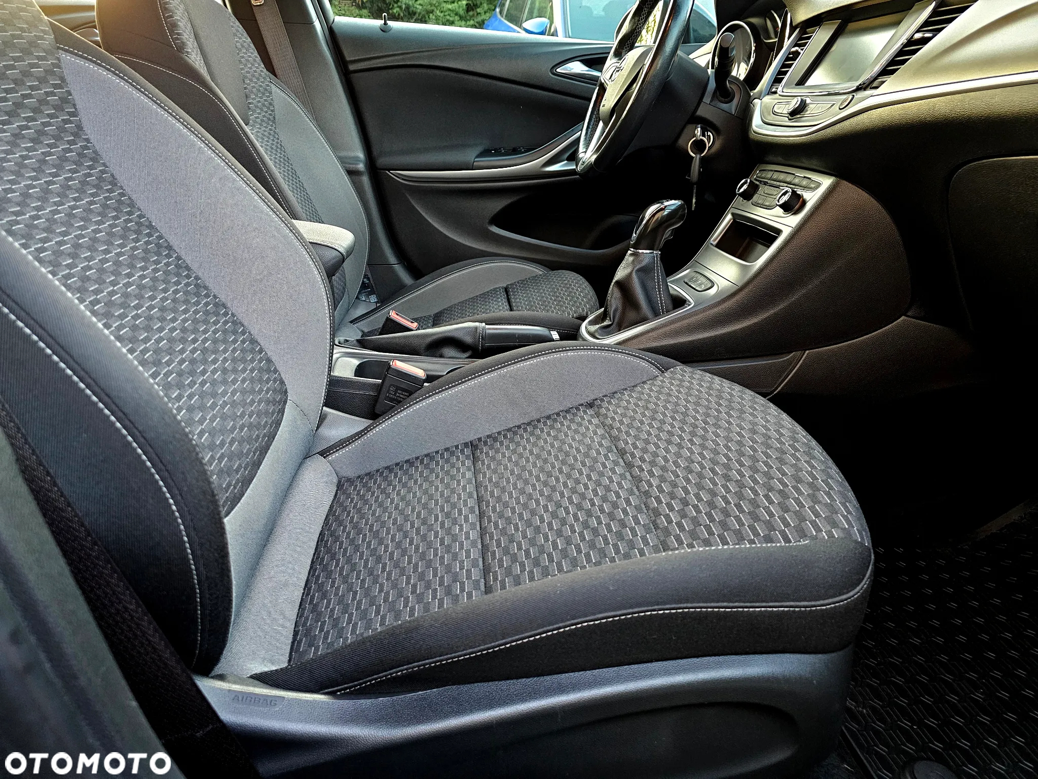 Opel Astra V 1.2 T Elegance S&S - 16