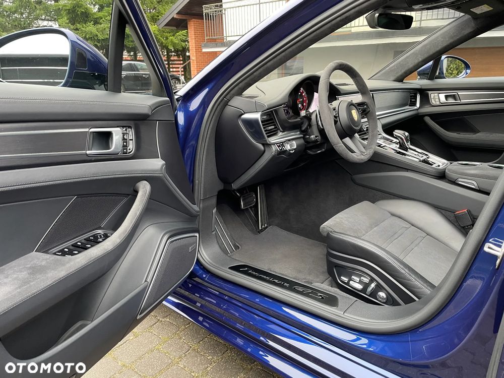 Porsche Panamera - 40