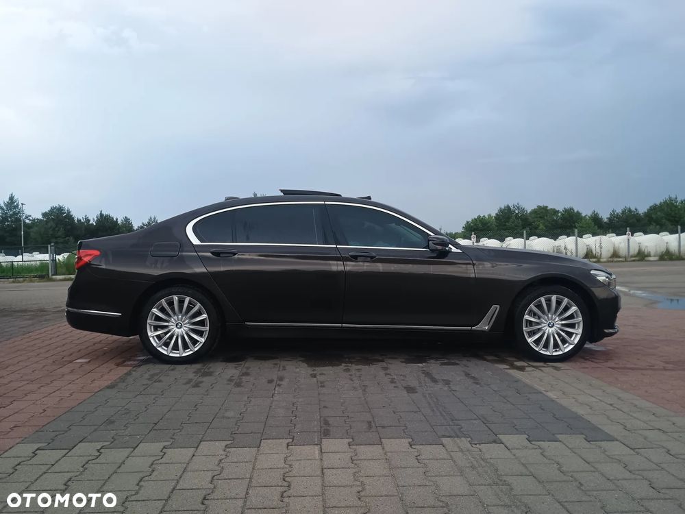 BMW Seria 7 740Li - 24