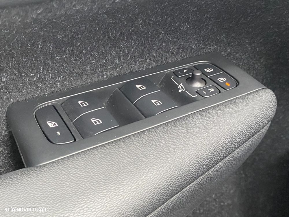 Volvo XC 40 2.0 D3 Momentum Plus Geartronic - 21