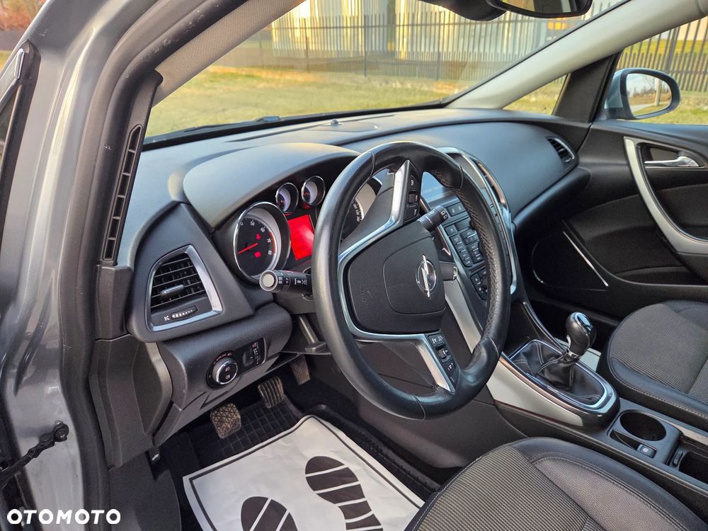 Opel Astra 1.6 Turbo Design Edition - 12