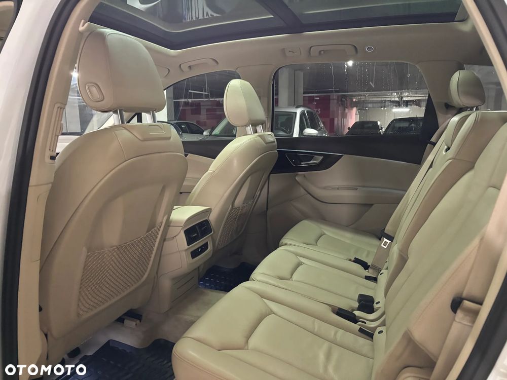 Audi Q7 - 12