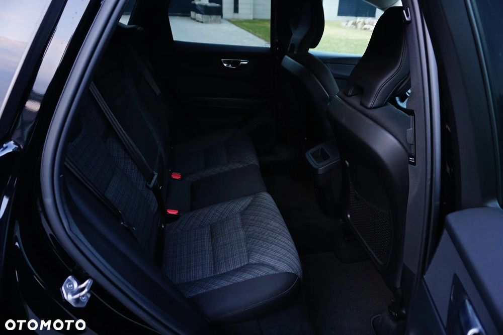 Volvo XC 60 B5 B AWD Momentum Pro - 24
