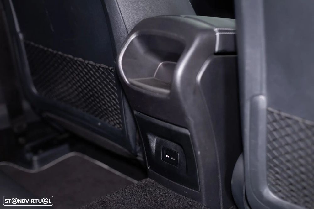 Mercedes-Benz CLA 250 e Shooting Brake AMG Line - 16