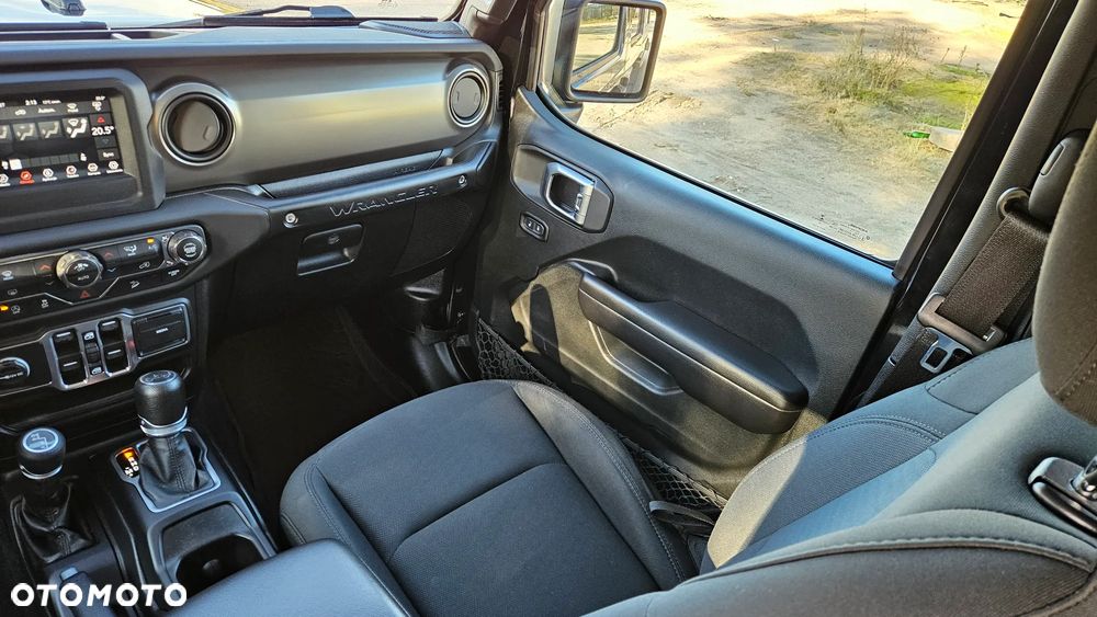 Jeep Wrangler - 20