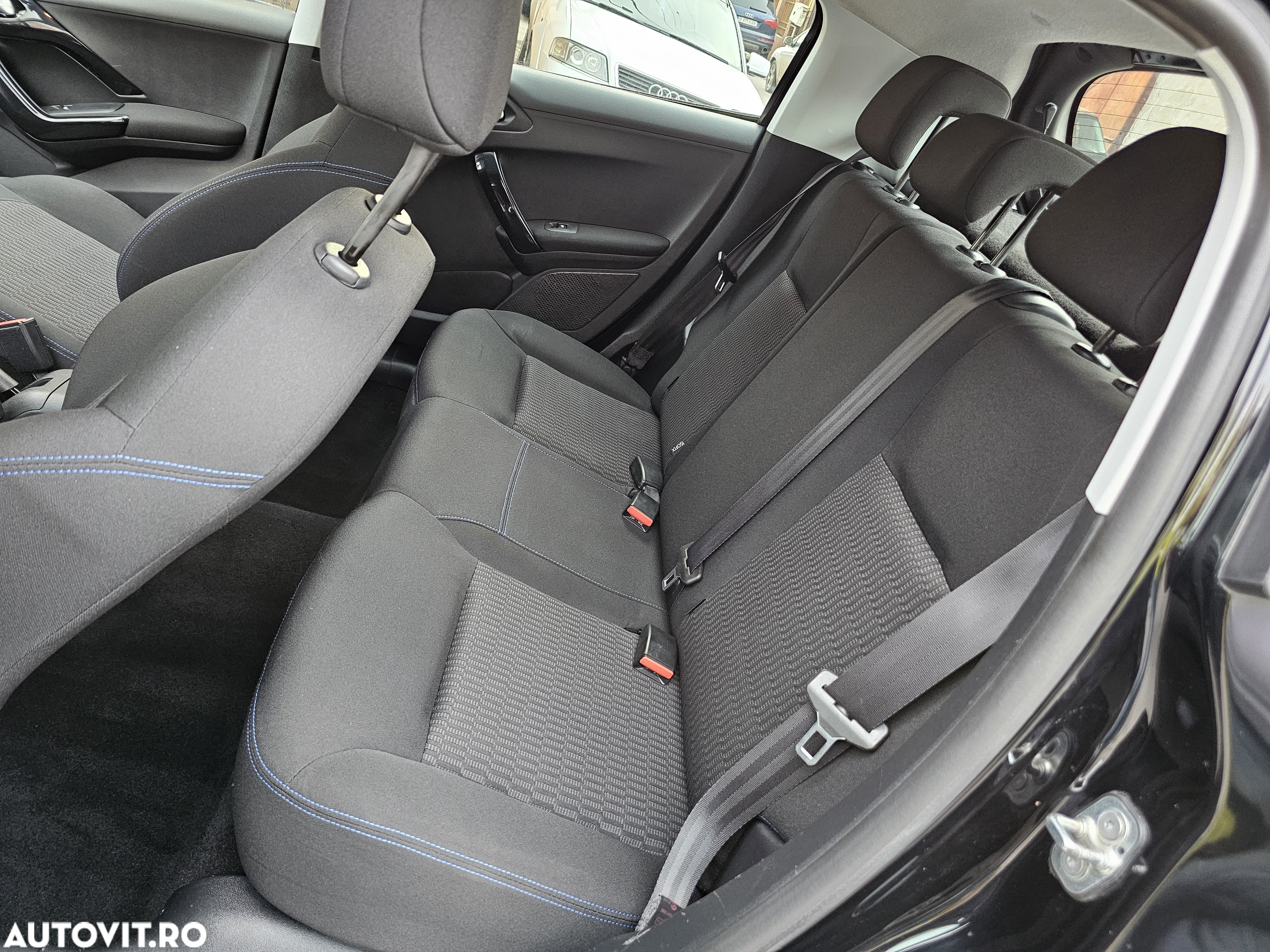 Peugeot 208 1.2 L PureTech Style - 18