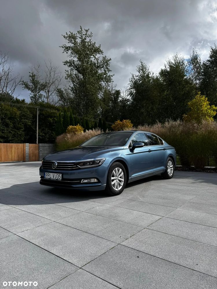 Volkswagen Passat - 1