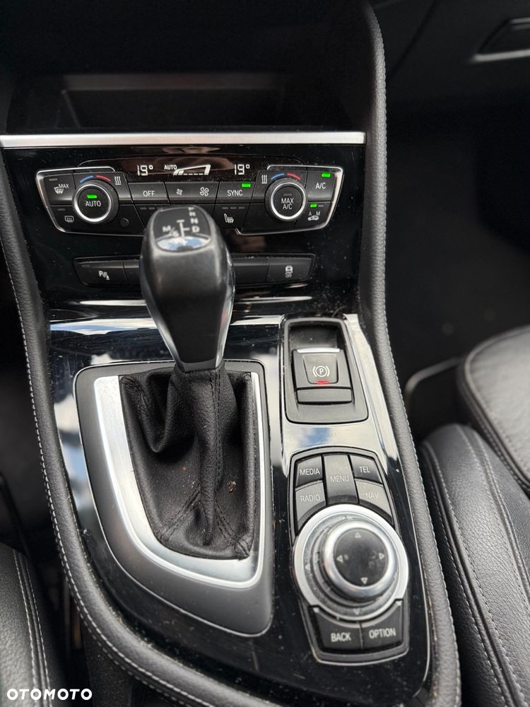 BMW Seria 2 218d - 3