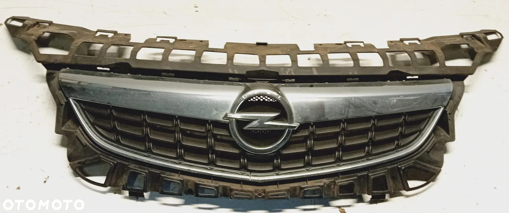 Grill Atrapa Zderzaka  Opel Astra J - 4