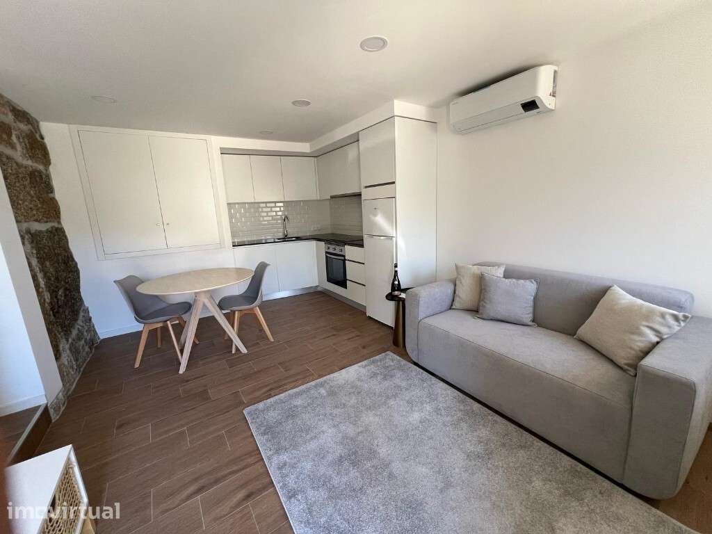 Prédio habitacional com 5 apartamentos arrendados - Grande imagem: 2/29