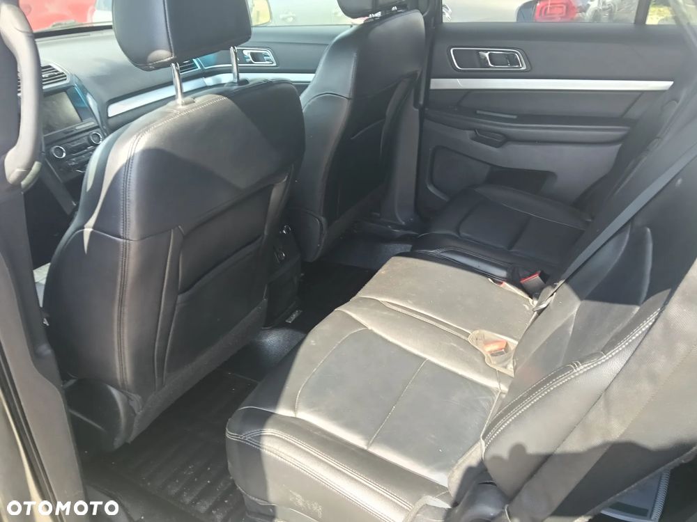 Ford Explorer - 11