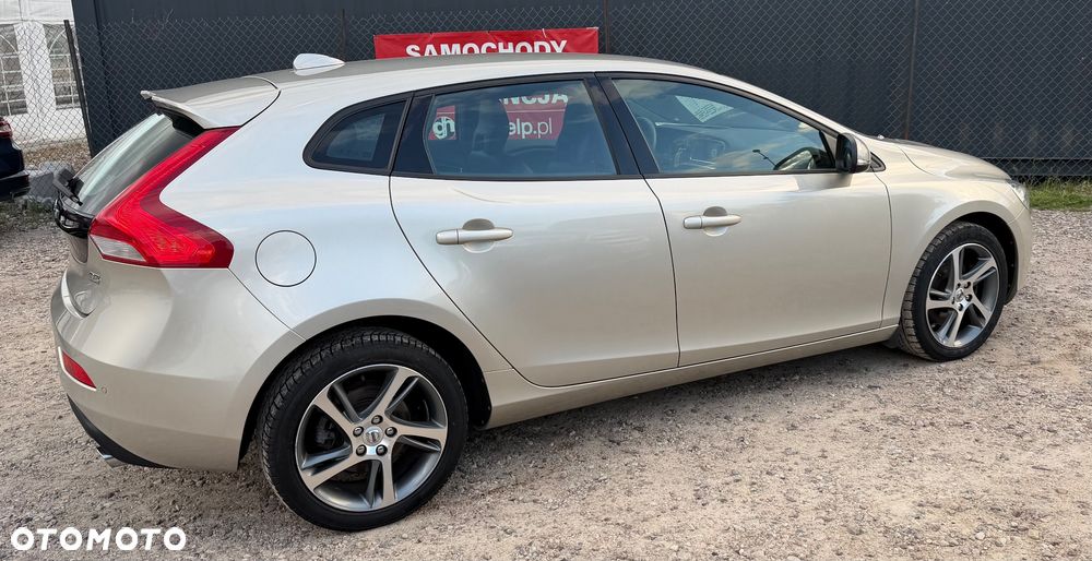 Volvo V40 D3 Momentum - 4
