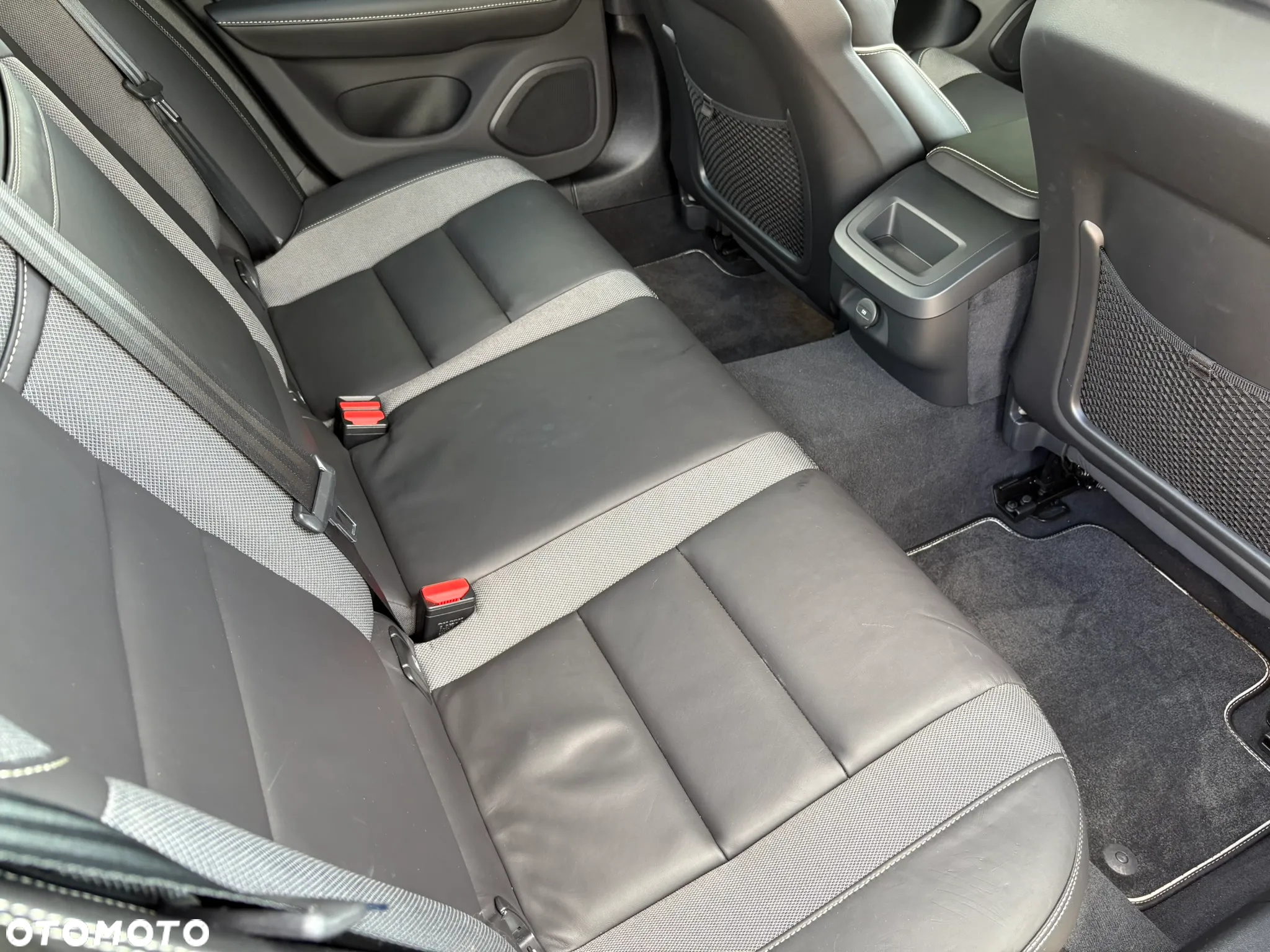 Volvo S60 B4 B R-Design - 29
