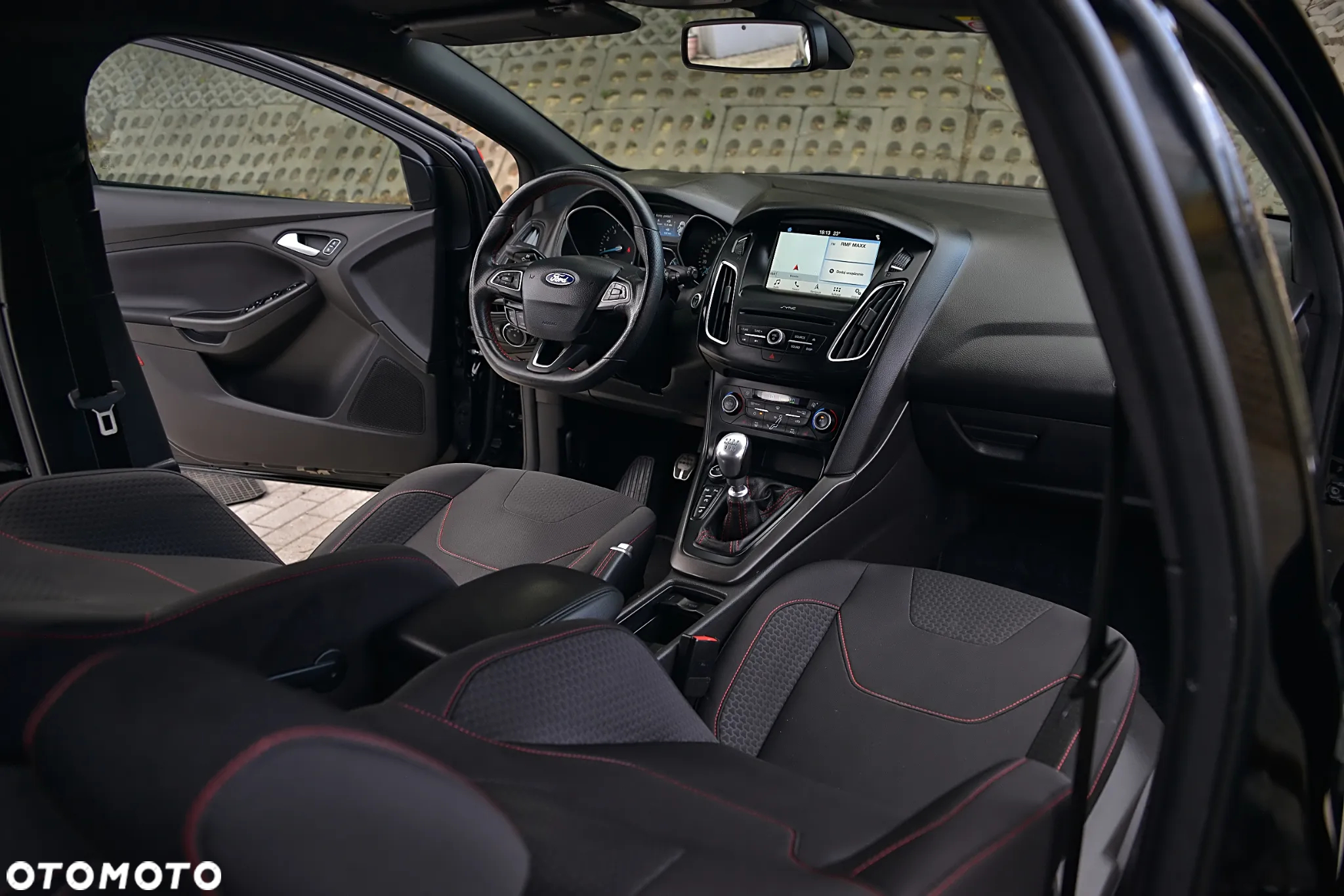 Ford Focus Turnier 1.5 EcoBoost Start-Stopp-System TITANIUM - 38