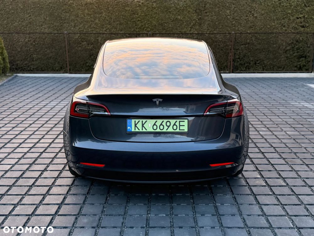 Tesla Model 3 - 3
